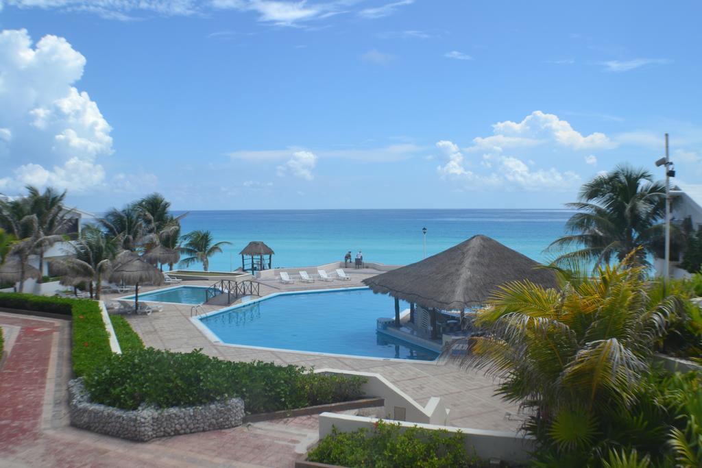 Brisas 10 Beachside Suites Cancún Exterior foto