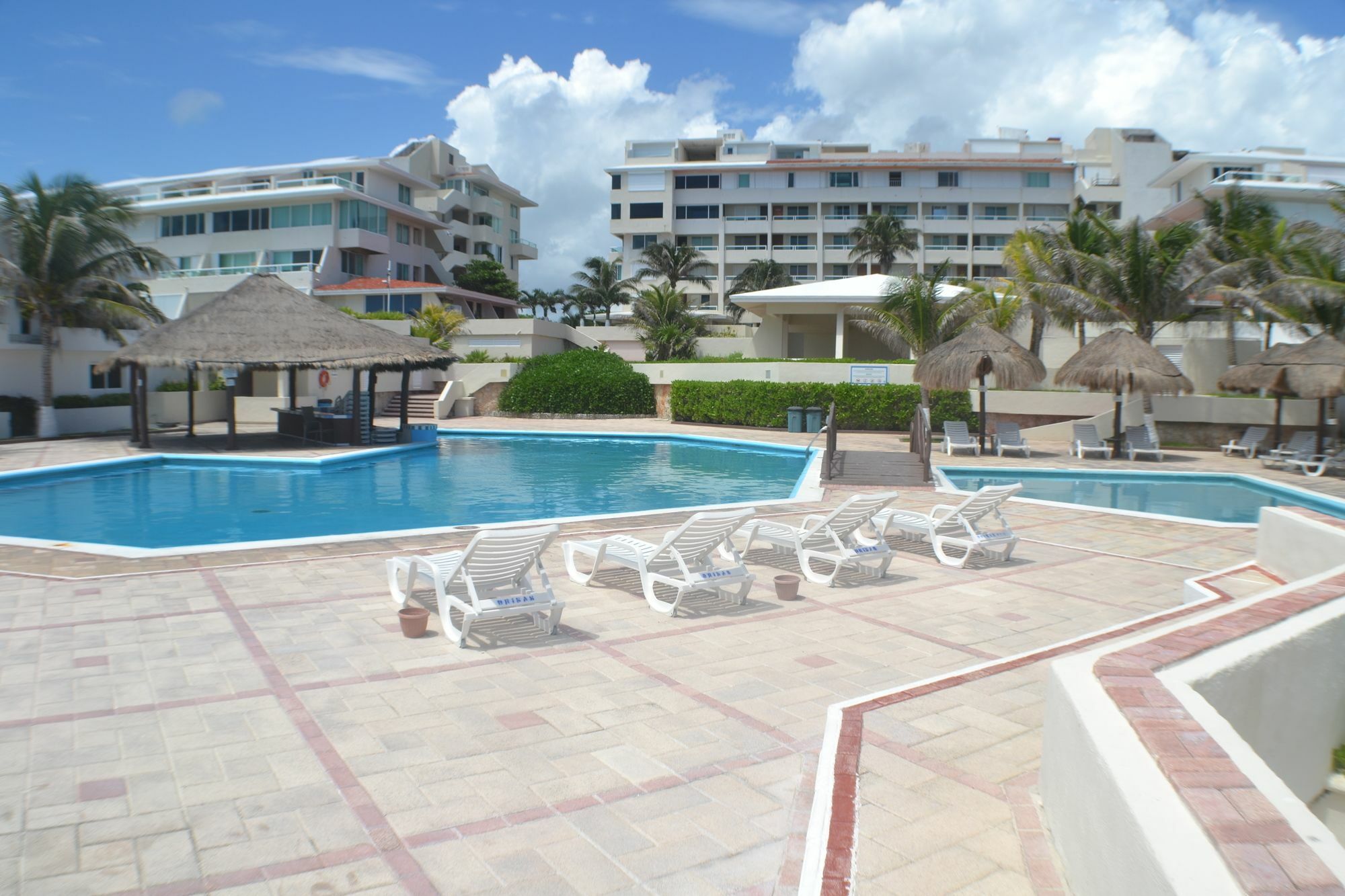 Brisas 10 Beachside Suites Cancún Exterior foto