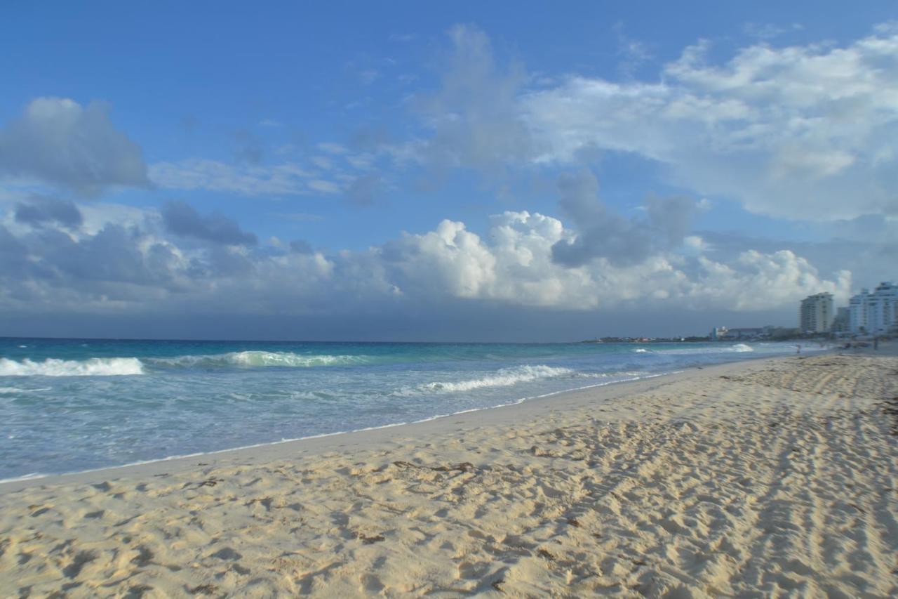 Brisas 10 Beachside Suites Cancún Exterior foto