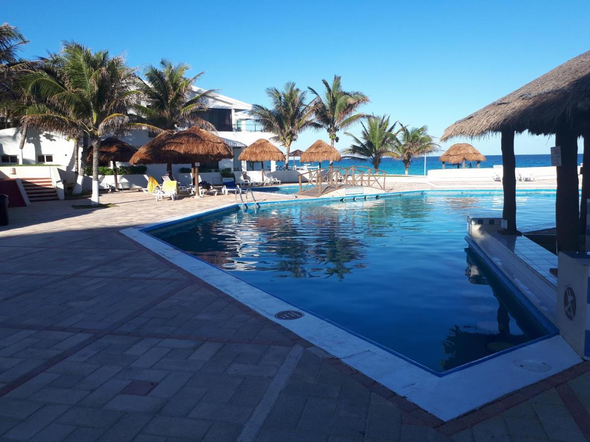 Brisas 10 Beachside Suites Cancún Exterior foto