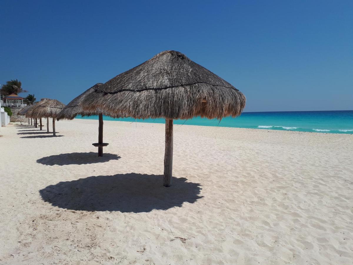 Brisas 10 Beachside Suites Cancún Exterior foto