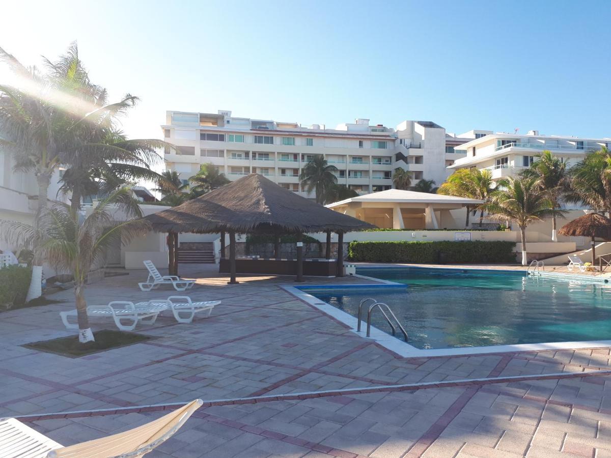 Brisas 10 Beachside Suites Cancún Exterior foto