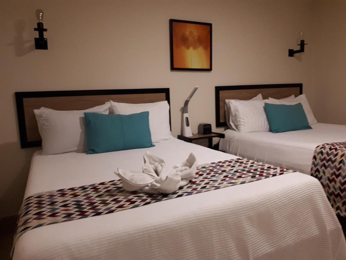 Brisas 10 Beachside Suites Cancún Exterior foto